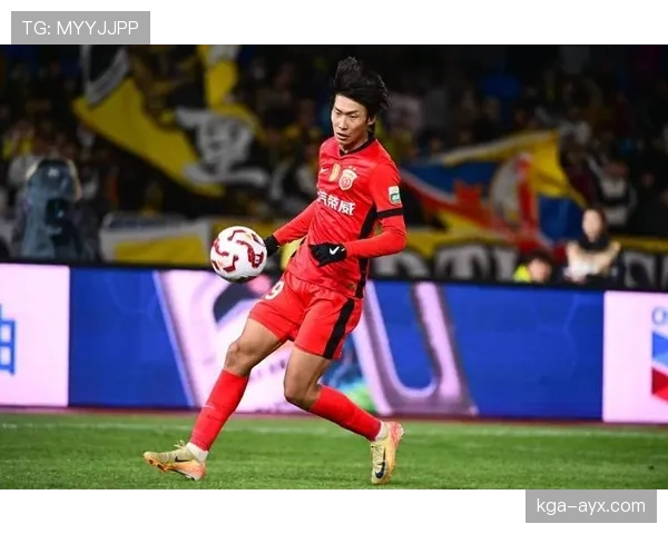 足球新星持续闪耀赛场，非凡才华引全球瞩目