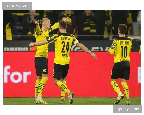 多特蒙德关键战表现波动问题持续显现,对赛季竞争格局产生影响 多特蒙德关键战表现波动问题持续显现,对赛季竞争格局产生影响