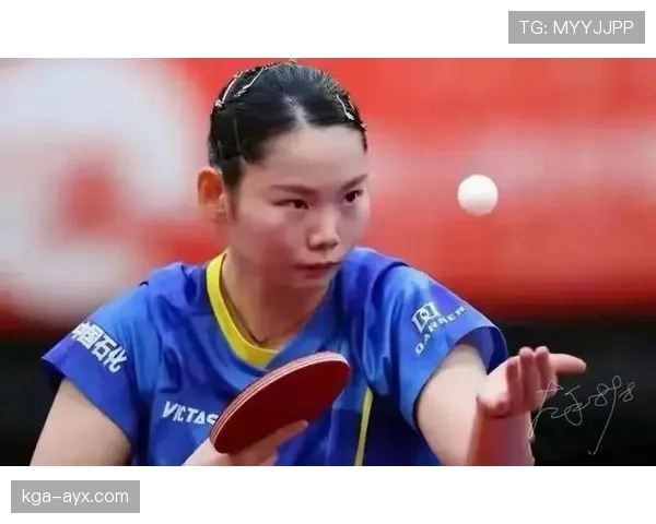 何卓佳训练完啃馒头配白开水，这自律看得我饭都吃不香了